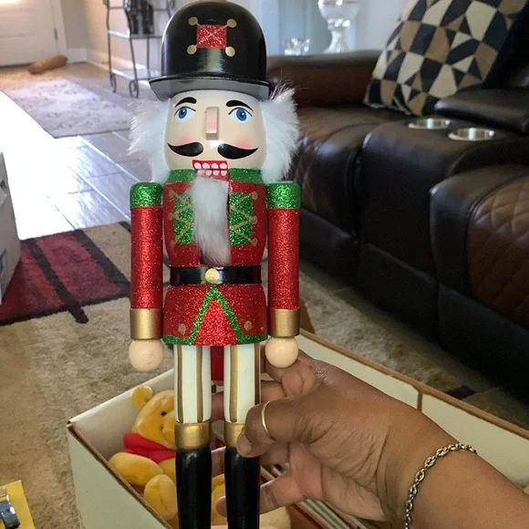 NWT beautiful Nutcracker - Picture 3 of 9